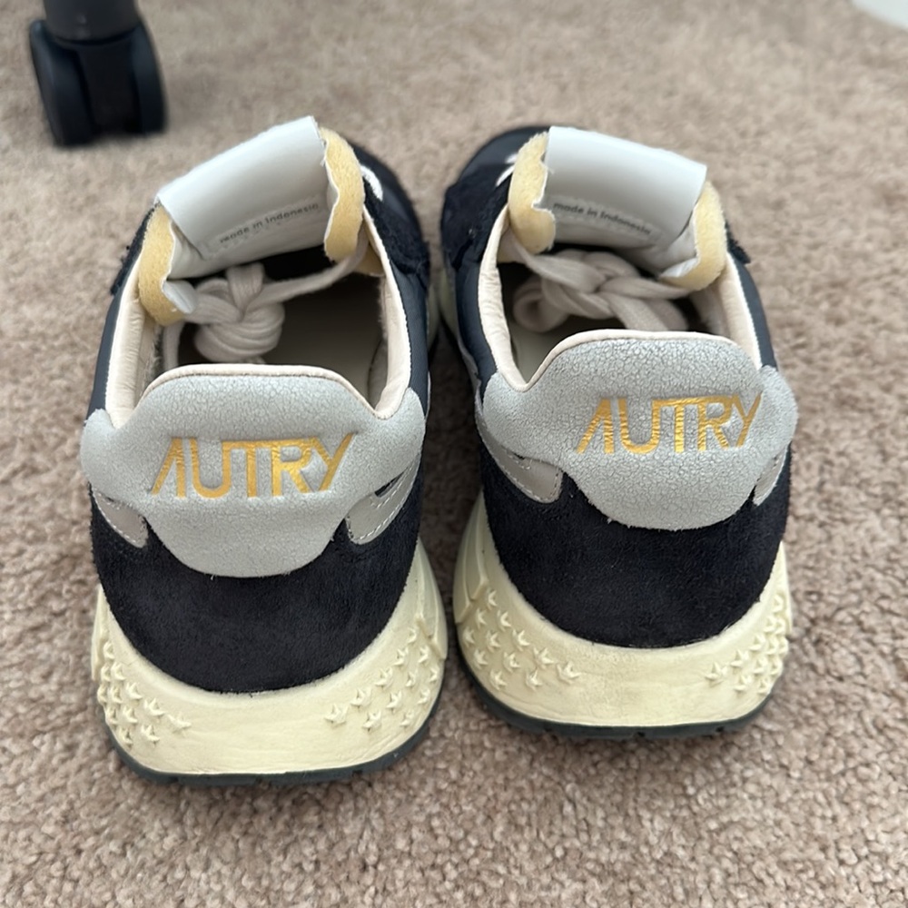 Like NEW Autry Reelwind Black Sneakers